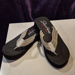Skechers 9 Black with White Sparkle Gems Yoga Foam Flip Flops
